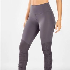 NWT - Fabletics Cashel Foldover PureLuxe Legging
Size: S Regular-27
Color:Pewter